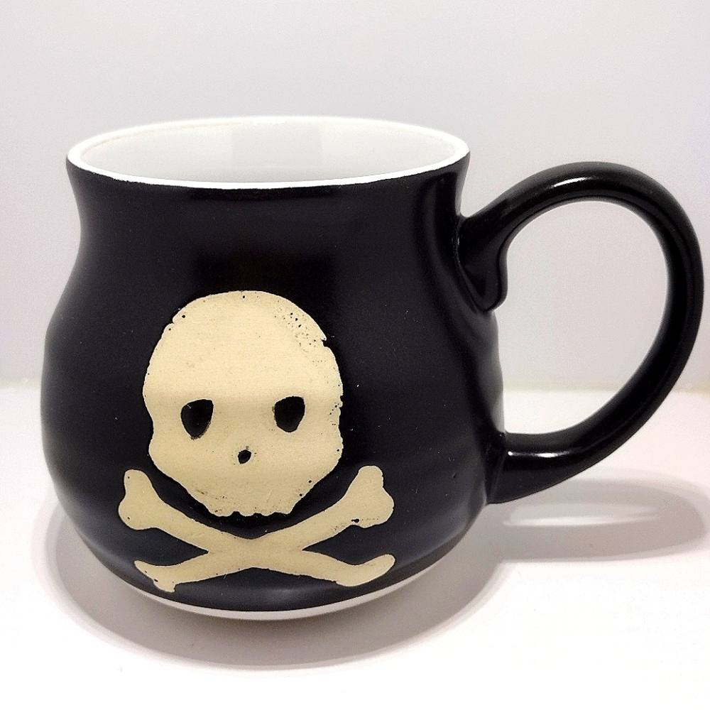 Skull & Crossbones Stoneware Mug